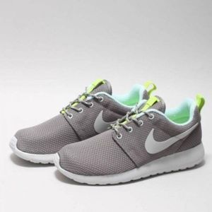 Nike Women's Roshe One